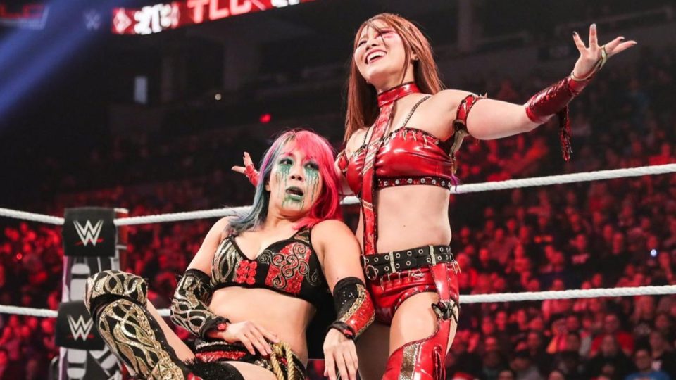 Kairi Sane and Asuka at WWE TLC