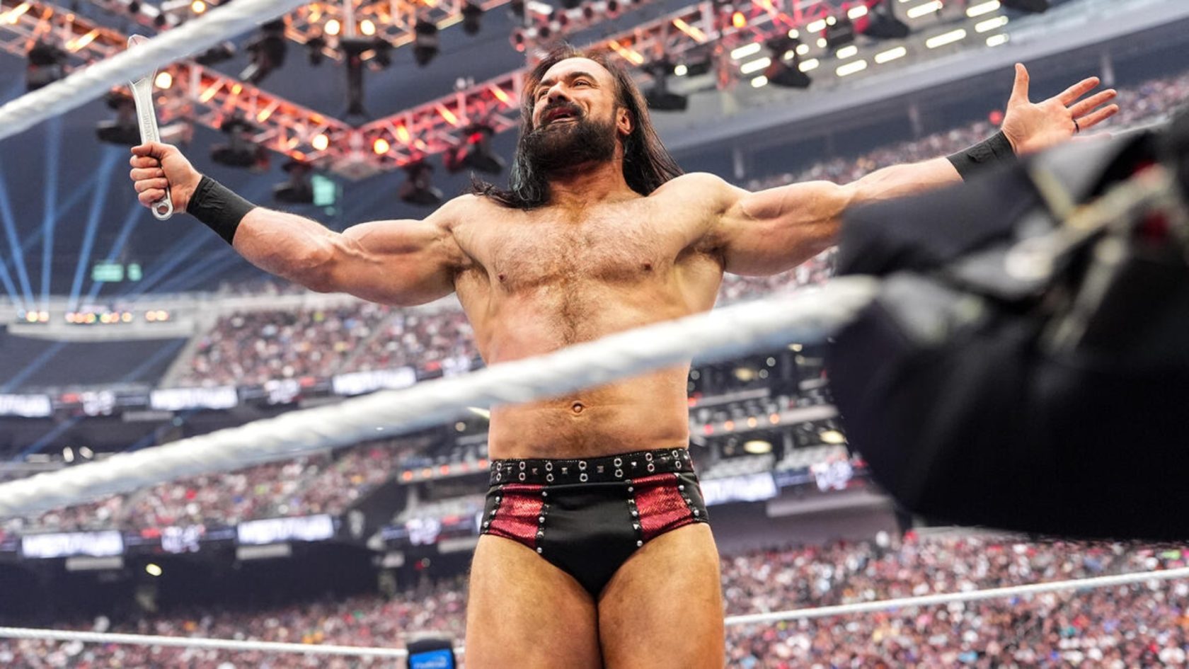 WWE's Drew McIntyre Epic Picture With Jacked Oscar-Winning Star Breaks The Internet